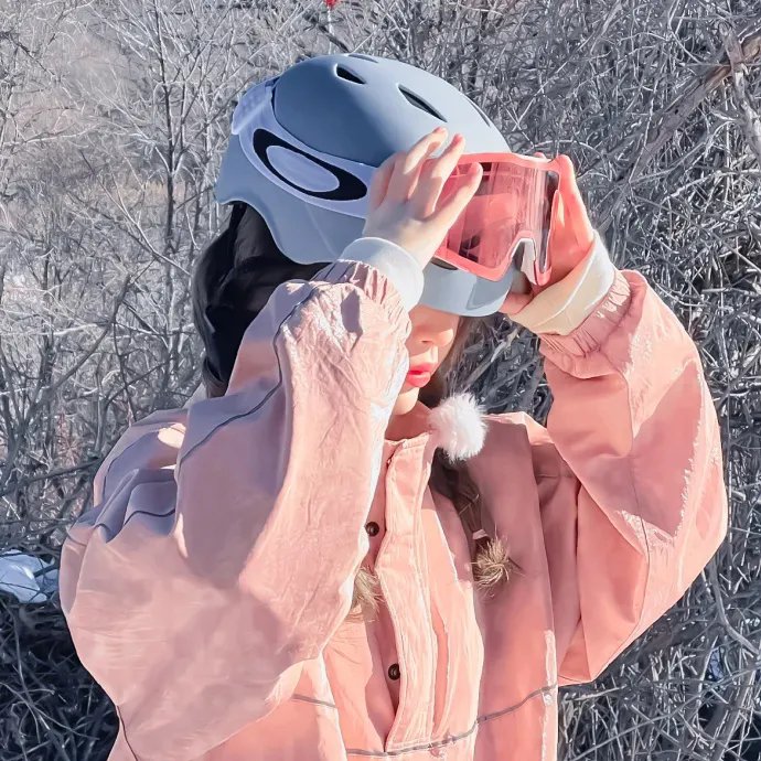 单车上的少女